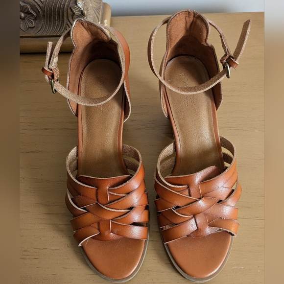 Universal Thread Addie - Picture 2 of 4